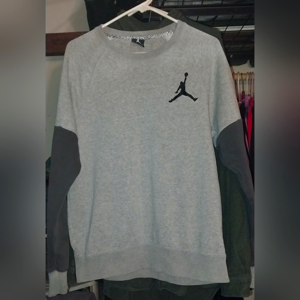 Nike Air Jordan Men's Gray/Charcoal Flight Pullover Sweatshirt